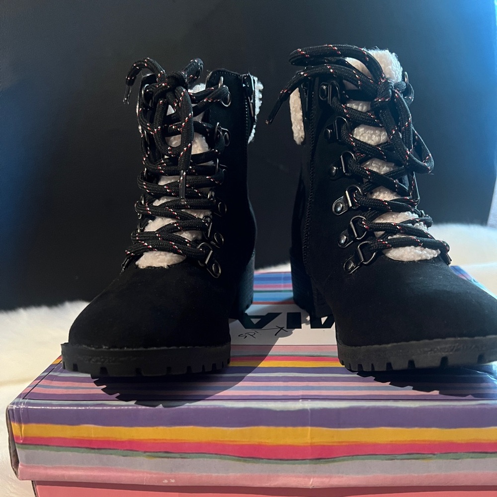 Mia Girl Boots